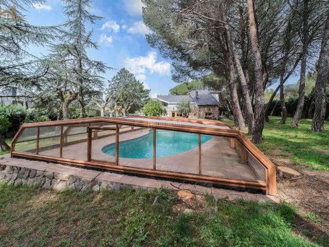 Chalet en venta en Guadarrama. Casa Chalet independiente en venta en Calle Santander 32. Chalets.