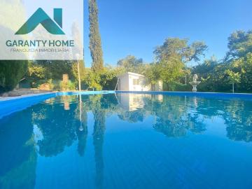 Chalet en venta en Guardia de Jaén La. Chalet amueblado de 200 m2 en parcela de 1.100 m2, con piscina, huerto y acceso al río, con alquiler con opción a compra. Chalets Guardia de Jaén.
