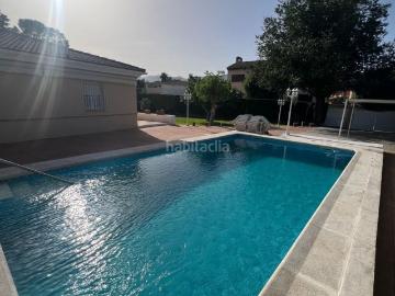 Chalet en venta en Guardia de Jaén La. Chalet en venta en Altos de Puente Nuevo, 4 dormitorios. Chalets Guardia de Jaén.