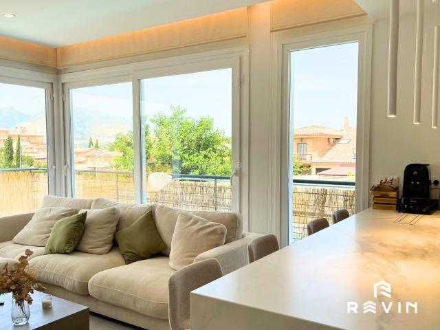 Chalet en venta en Guardia de Jaén La. VIVIENDA EXCLUSIVA EN CIUDAD JARDÍN. Chalets Guardia de Jaén.