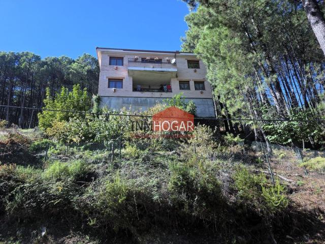Chalet en venta en Guisando. Chalet independiente con vistas espectaculares a la Sierra y al pueblo de Guisando Ávila. Chalets.