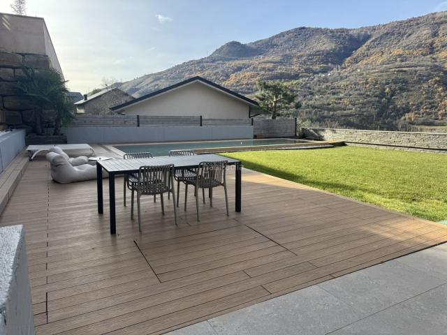 Chalet en venta en Sort Pirineos. Chalet de alto standing en Sort Pirineos con piscina desbordante, energía solar, domótica y alta eficiencia energética. Chalets.