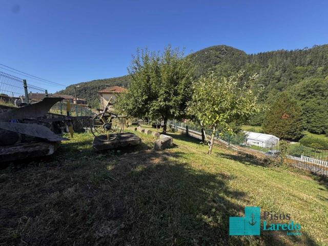 Chalet en venta en Guriezo. MAGNIFICO CHALET INDIVIDUAL DE LUJO CON JACUZZI EN EL JARDIN. Chalets.