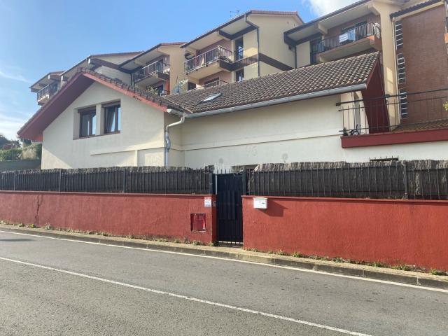 Chalet en venta en Donostia San Sebastián, Antiguo. CHALET EN ANTIGUO. VISTAS MARAVILLOSAS. URGE VENDER. Chalets Donostia San.
