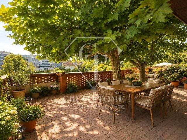 Chalet en venta en Donostia San Sebastián, Miracruz. La villa mejor ubicada de Montesol esquina, vistas y orientación privilegiada. Chalets Donostia San.