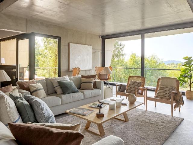 Chalet en venta en Donostia San Sebastián, Miramon Zorroaga. Exclusiva Villa de Lujo en Donostia con LICENCIA TURÍSTICA Con Piscina, Jardín y Máximas Prestaciones. Chalets Donostia San.