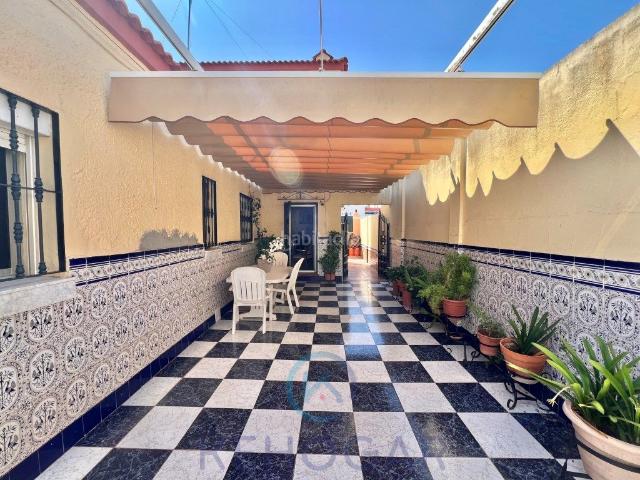Chalet en venta en Dos Hermanas, Arco Norte Avda España. ESTUPENDO CASA ADOSADA EN LA ZONA DE LAS INFANTAS EN DOS HERMANAS. Chalets Dos.