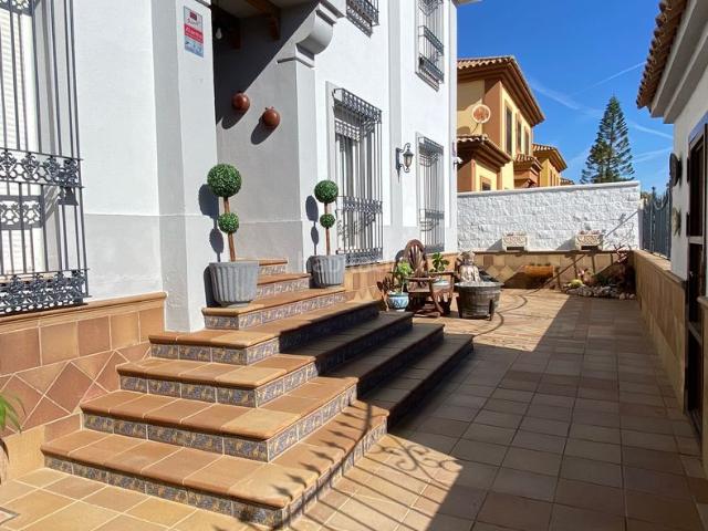 Chalet en venta en Dos Hermanas, Arco Norte Avda España. VENDO CHALET EN MONTEQUINTO. Chalets Dos.