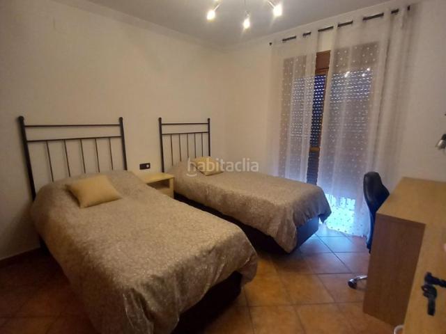 Chalet en venta en Dos Hermanas, Centro Doña Mercedes. Chalet pareado en venta en calle Virgen de la Merced. Chalets Dos.
