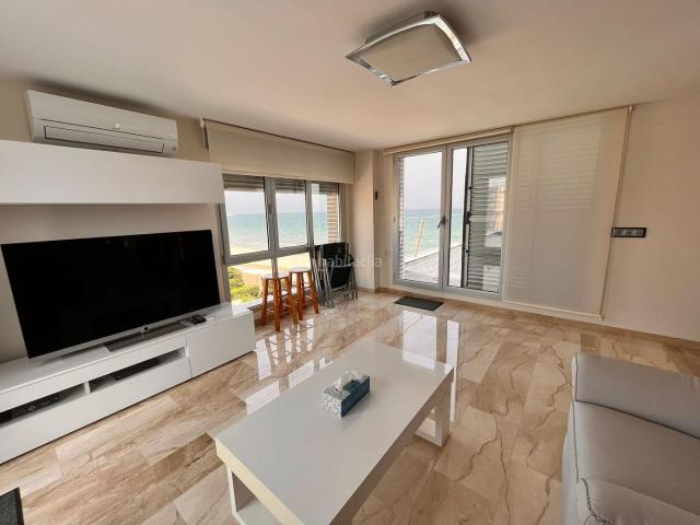 Chalet en venta en Daimús. En primera línea de la playa de Daimuz. Chalets.