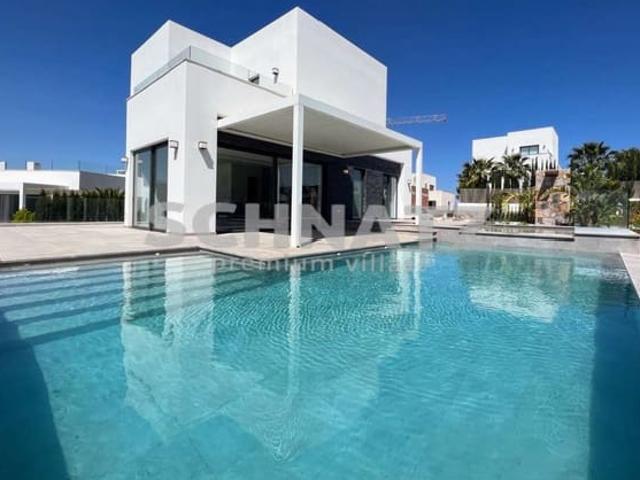 Chalet en venta en Dehesa de Campoamor, Alicante Costa Blanca