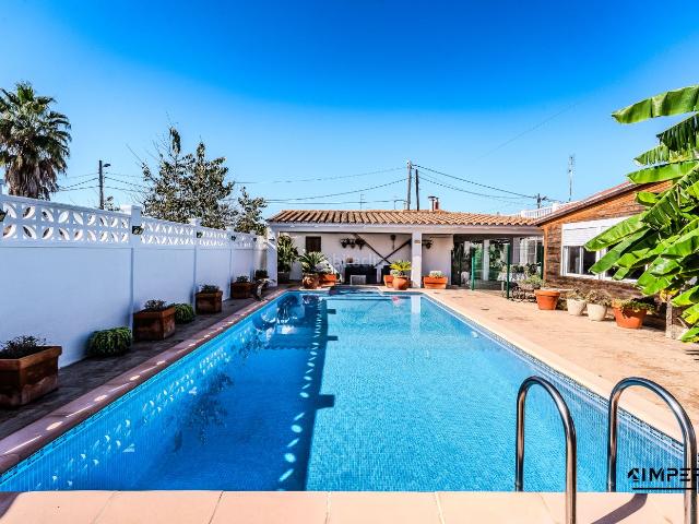 Chalet en venta en Deltebre Costa Dorada. Casa Chalet independiente en venta en S Ramon 15, Deltebre. Chalets.