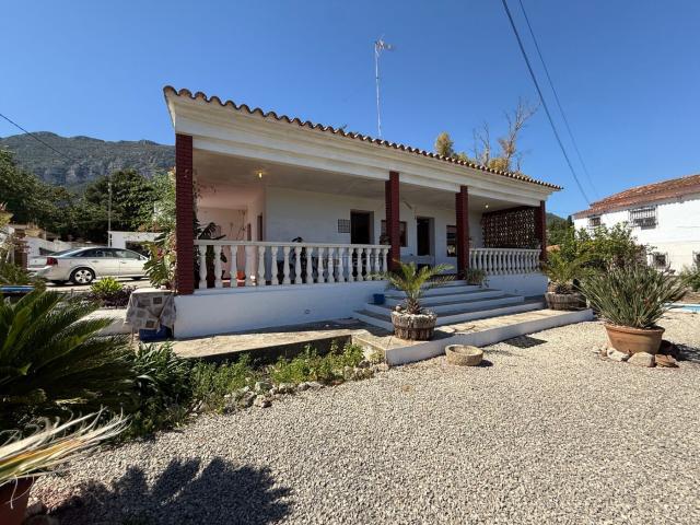 Chalet en venta en Dénia, El Montgó. NUEVO Y PRECIOSO CHALET EN VENTA EN DÉNIA, EN EL MONTGÓ!. Chalets.