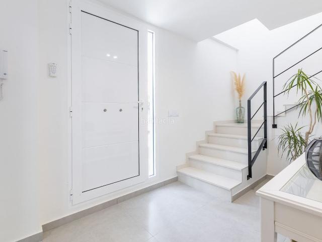 Chalet en venta en Dénia, El Palmar Los Molinos. Villa reformada con piscina, vistas al mar y acceso privado a la playa en Los Molinos, Dénia. Chalets.