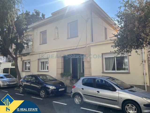 Chalet en venta en Dénia, El Puerto. Villa con terraza, provincia de Alicante, ciudad de Denia. 7 habitaciones 352 m² A 100 metros del mar. Chalets.