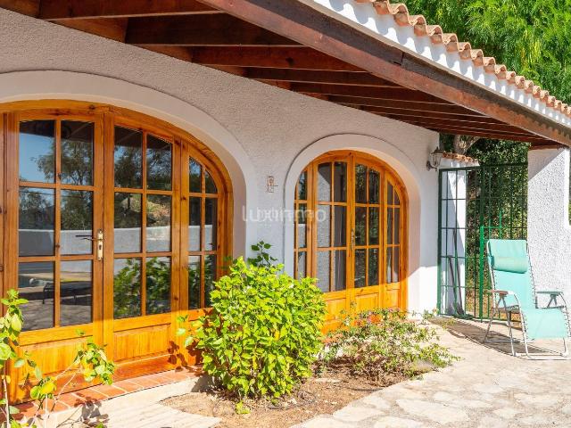 Chalet en venta en Dénia, Jesús Pobre. Chalet en venta con piscina privada en La Sella, Dénia. Chalets.
