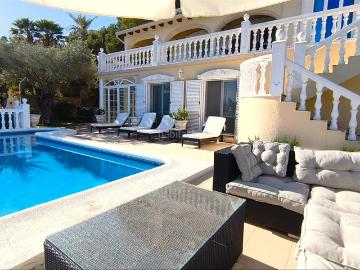 Chalet en venta en Dénia, La Xara La Sella. Amplia, luminosa y con vistas al golf, la montaña y el mar. Chalets.