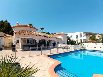 Chalet en venta en Dénia, La Xara La Sella. Exclusiva villa, en perfecto estado y vistas panorámicas. Chalets.