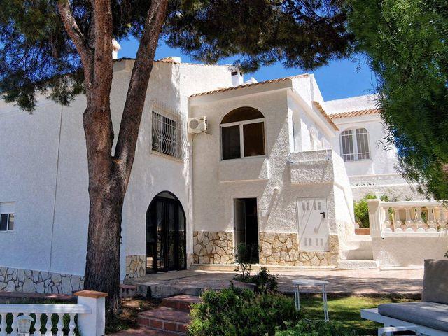 Chalet en venta en El Campello, Alicante Costa Blanca