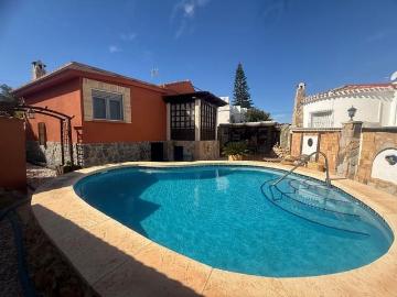 Villa en venta en Urbanización El Chaparral, Pioz - Piscina