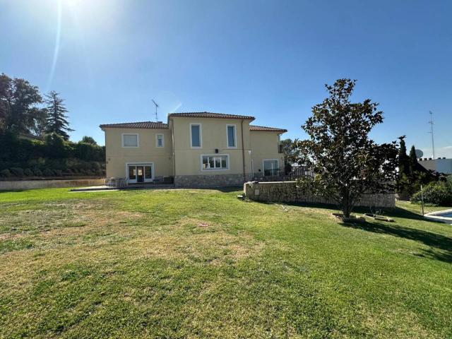 Chalet en venta en El Bosque 28670