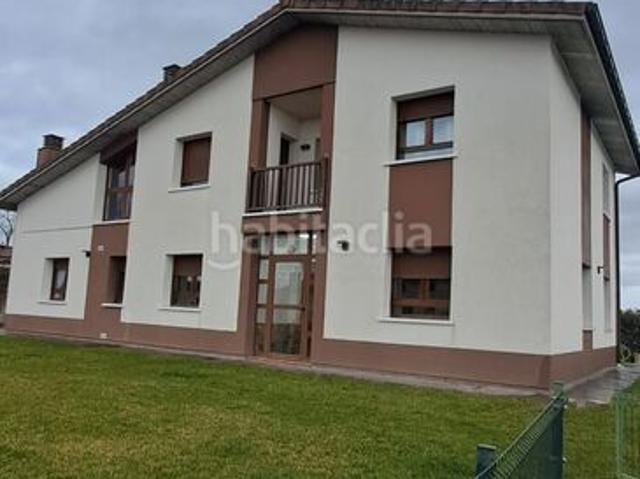 Chalet en venta en Elburgo Burgelu. CASA CON ENCANTO EN EXCLUSIVA EN ARBULO ELBURGO con piscina privada. Chalets Elburgo.