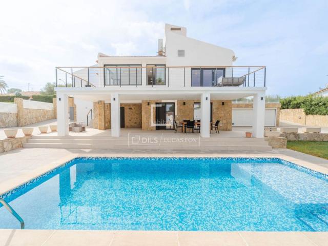 Chalet en venta en Eliana l´, Entrepinos. Casa villa Excelentes de 5 dormitorios con 40m terraza en venta en La Eliana. Chalets Eliana.