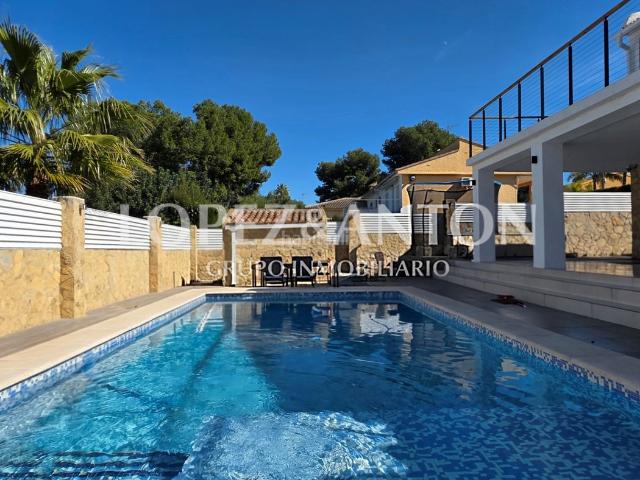 Chalet en venta en Eliana l´, Entrepinos. Chalets Eliana.