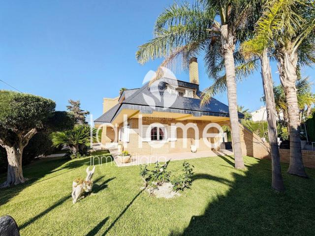 Chalet en venta en Eliana l´, Entrepinos. ESPACIOS QUE CREAN MOMENTOS. Chalets Eliana.
