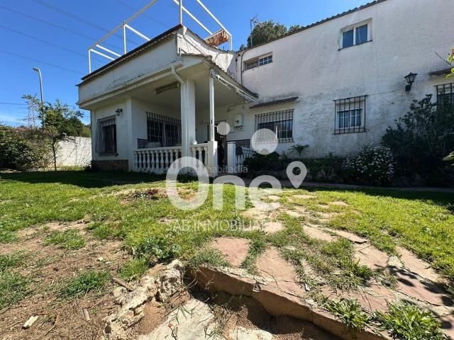 Chalet en venta en Eliana l´, Entrepinos. One SAB Inmobiliaria presenta chalet independiente junto a la Vallesa, en Entrepinos. Chalets Eliana.