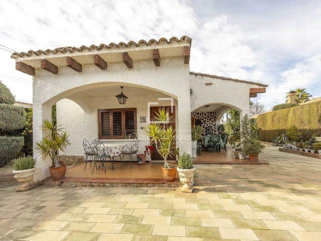 Chalet en venta en Eliana l´, El Carme Sant Agustí Bonavista. Casa villa de 3 dormitorios en venta en La Eliana, Valencia. Chalets Eliana.