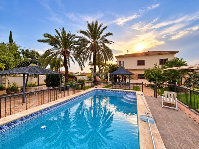 Chalet en venta en Eliana l´, El Carme Sant Agustí Bonavista. Tu propio oasis privado en LEliana. Chalets Eliana.