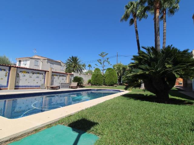 Chalet en venta en Eliana l´, El Carme Sant Agustí Bonavista. URBILAR.COM. CHALET INDEPENDIENTE A ESCASO RECORRIDO DEL CENTRO URBANO. Chalets Eliana.