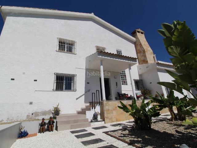Chalet en venta en Eliana l´, Montepilar. URBILAR.COM. PARQUE MONTEALCEDO. CHALET INDEPENDIENTE CON PRECISOSAS VISTAS Y MUY BUEN ESTADO. Chalets Eliana.