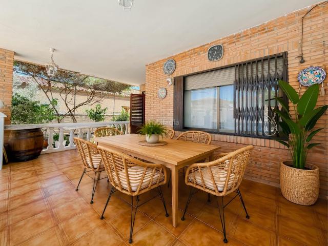 Chalet en venta en Eliana l´, Montesol. CHALET A LA VENTA CON PISCINA EN LELIANA. Chalets Eliana.