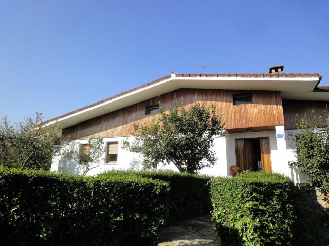 Chalet en venta en Erandio. INMOBILIARIA CAMPUZANO vende bonito chalet independiente con espectaculares vistas en Erandio Goikoa. Chalets.