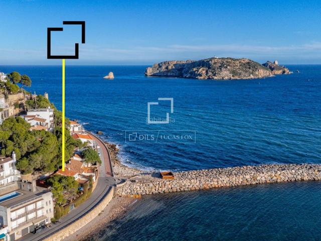 Chalet en venta en Estartit, L´Estartit Poble Costa Brava. Exclusiva villa mediterránea en primera línea de mar en lEstartit. Chalets.