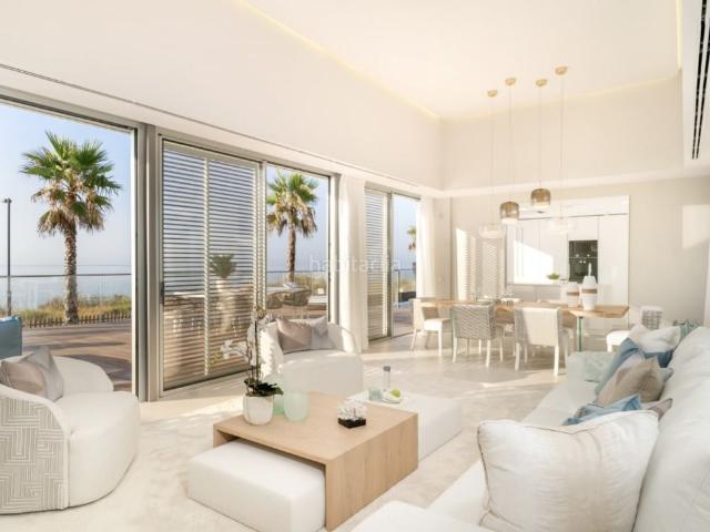Chalet en venta en Estepona, Bahía Dorada. Villa de 4 dormitorios, 3 baños al pié de Espectacular Playa de Estepona. Obra Nueva. Chalets.