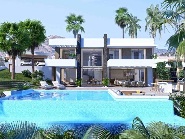Chalet en venta en Estepona, La Concha Resina Golf. Espectacular villa de 4 dorm 4 baños. Vistas al Mar. Obra Nueva en Estepona. Chalets.