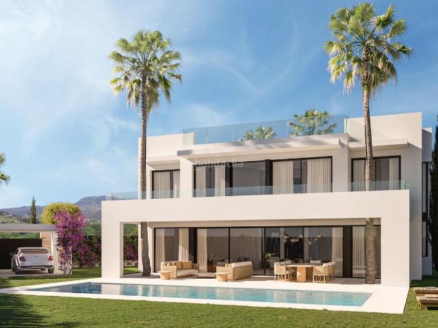Chalet en venta en Estepona, Paraiso Barronal. Villa de lujo de 4 dormitorios y 5 baños en Estepona junto a Campo de Golf El Campanario. Obra Nueva. Chalets.