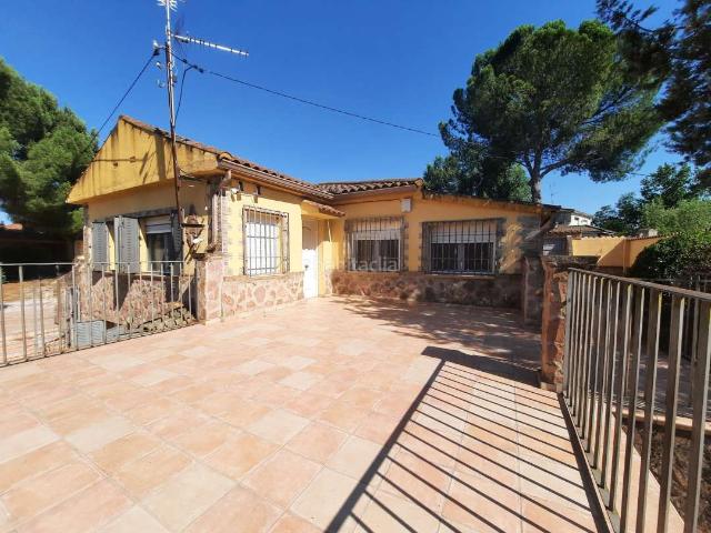 Chalet en venta en Escalona. CHALET EN URBANIZACION EN ESCALONA. Chalets.