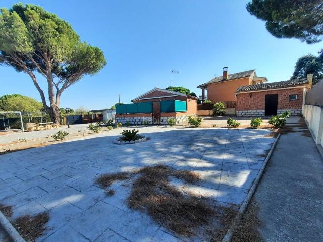 Chalet en venta en Escalona. EXCLUSIVO CHALET EN URBANIZACIÓN CON DOS VIVIENDAS. Chalets.