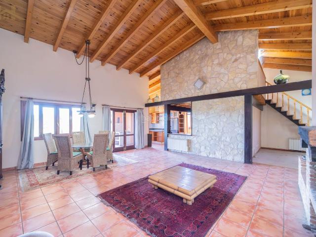 Chalet en venta en Escorial El, Navalquejigo Los Arroyos. INMOBILIARIA HOGARES EL ESCORIAL VENDE. Exclusivo chalet independiente con vistas al Monasterio de El Escorial. Chalets Escorial.