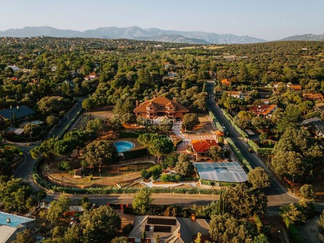 Chalet en venta en Escorial El, Navalquejigo Los Arroyos. Se vende impresionante mansión de lujo en la Urbanización Los Arroyos, situada en El Escorial a pocos km del embalse Valmayor y de. Chalets.