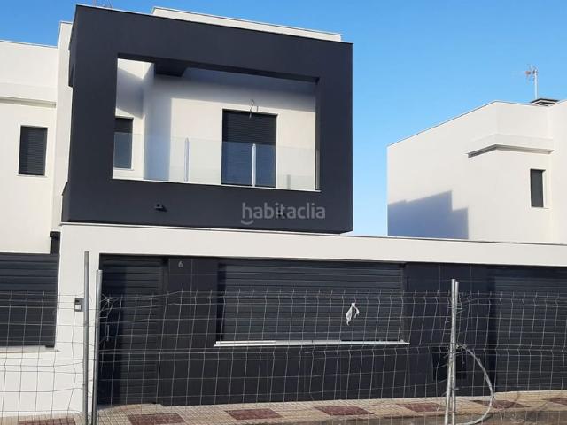 Chalet en venta en Espartinas, Espartinas Pueblo. OBRA NUEVA TERMINADA. ÚLTIMO CHALET INDEPENDIENTE A LA VENTA!. Chalets.