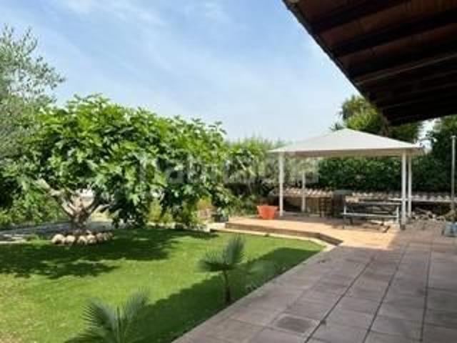Chalet en venta en Esparreguera, Can Rial. Exclusiva vivienda con piscina, vistas a la montaña de Montserrat y espacios únicos en Esparreguera Barcelona. Chalets.