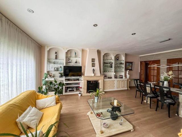 Chalet en venta en Esparreguera, Can Rial. PRECIOSO CHALET A LA VENTA EN ESPARREGUERA URB CAN RIAL BARCELONA. Chalets.