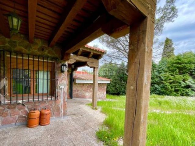 Chalet en venta en Espinar El, Los Ángeles de San Rafael. Impresionante chalet independiente con piscina en Los Ángeles de San Rafael. Chalets Espinar.