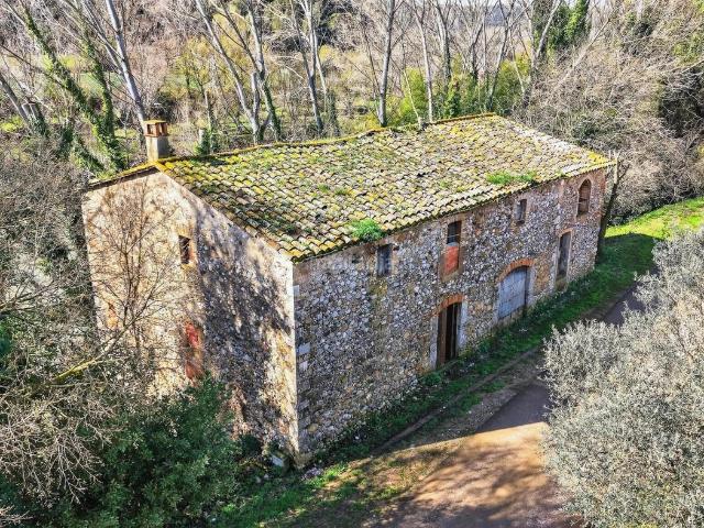 Chalet en venta en Esponellà. Masia. Chalets.