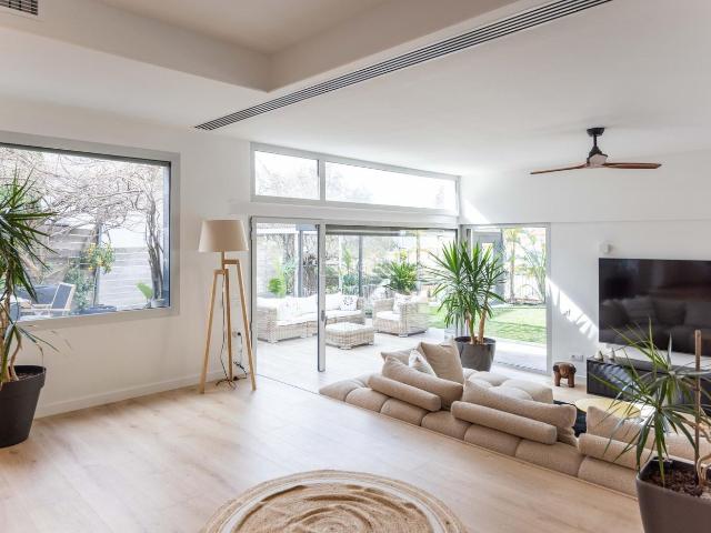 Chalet en venta en Esplugues de Llobregat, Ciutat Diagonal. ESPECTACULAR VIVIENDA EN VENTA, EN UNA DE LAS ZONAS MÁS DEMANDADAS Y PRESTIGIOSAS DE ESPLUGUES. Chalets Esplugues de.